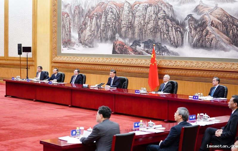 11月21日晚,国家主席习近平在北京以视频方式出席二十国集团领导人第十五次峰会第一阶段会议并发表重要讲话。新华社记者 李响 摄